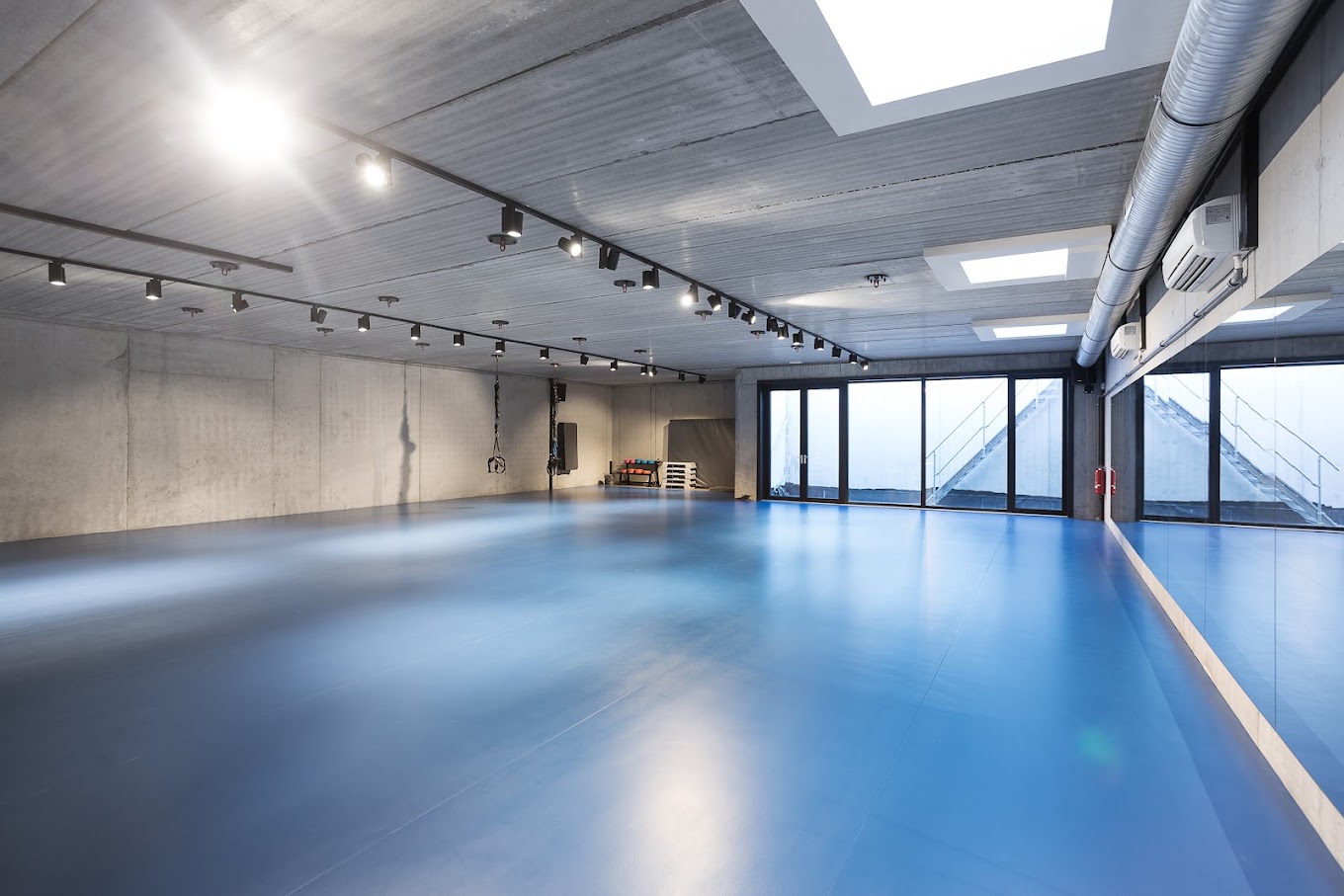 De blauwe Waterzaal van LMNTS Roosdaal
