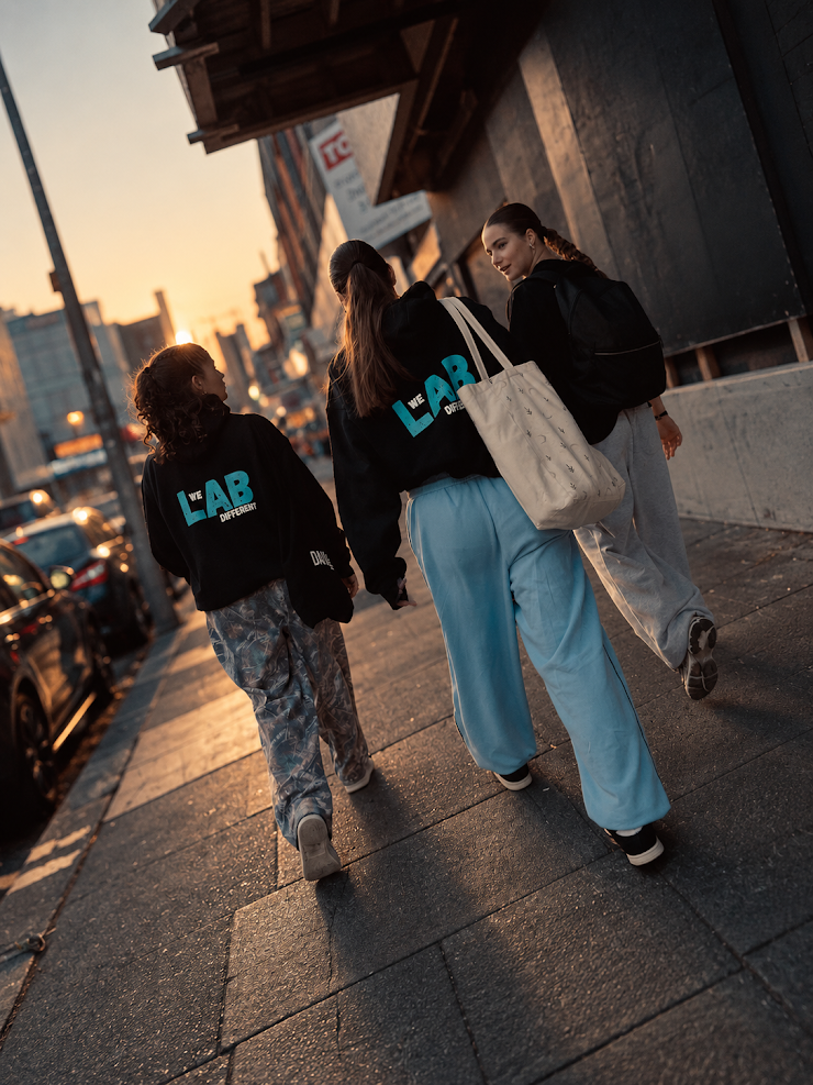 HOODIE ADULTS — WE LAB DIFFERENT