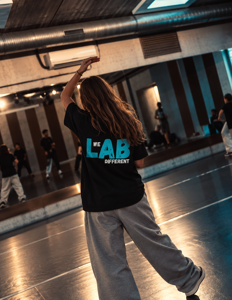 T-SHIRT ADULTS — WE LAB DIFFERENT